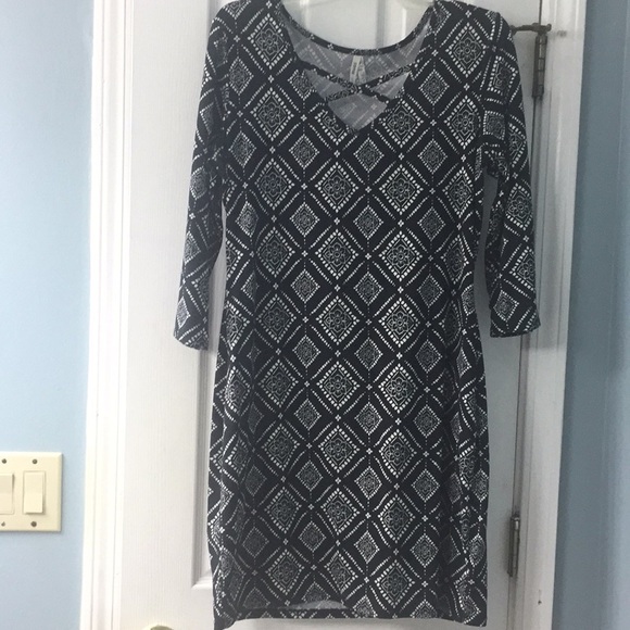 Mudd Junior’s Wiggle Dress Cute Print - Picture 1 of 4